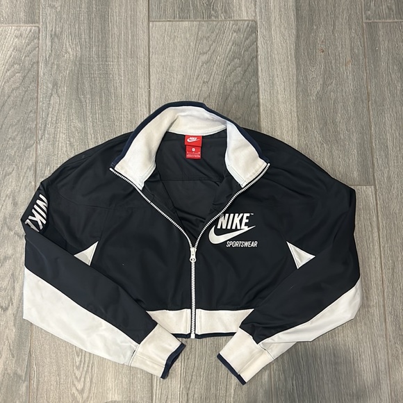 Nike crop jacket - Picture 2 of 2